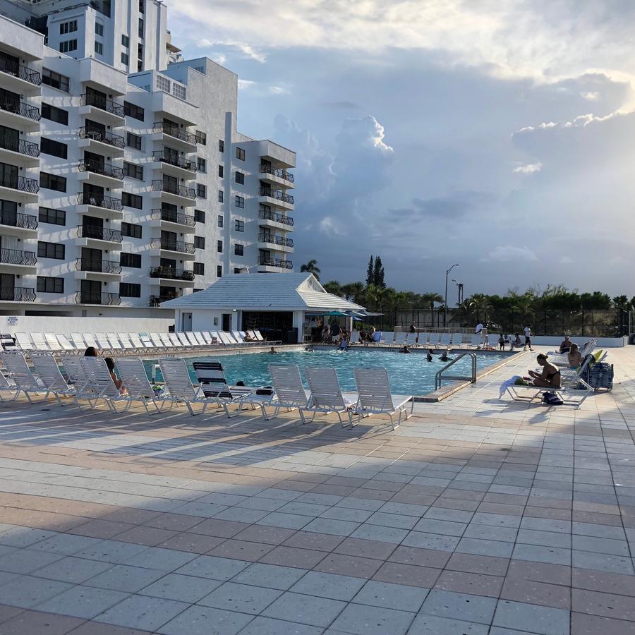 Ocean Front Studio Units Miami Beach Bagian luar foto